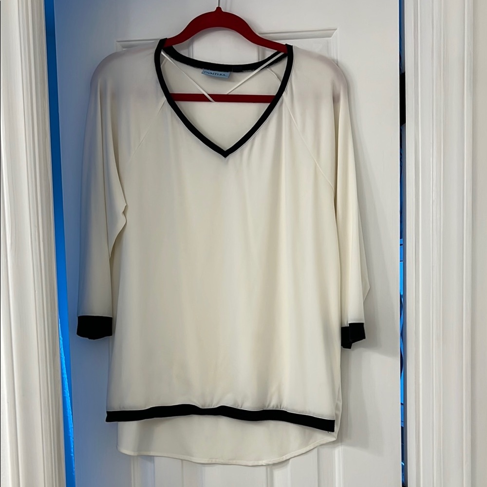Cynthia Rowley Cream and Black V-Neck Blouse Relaxed Fit